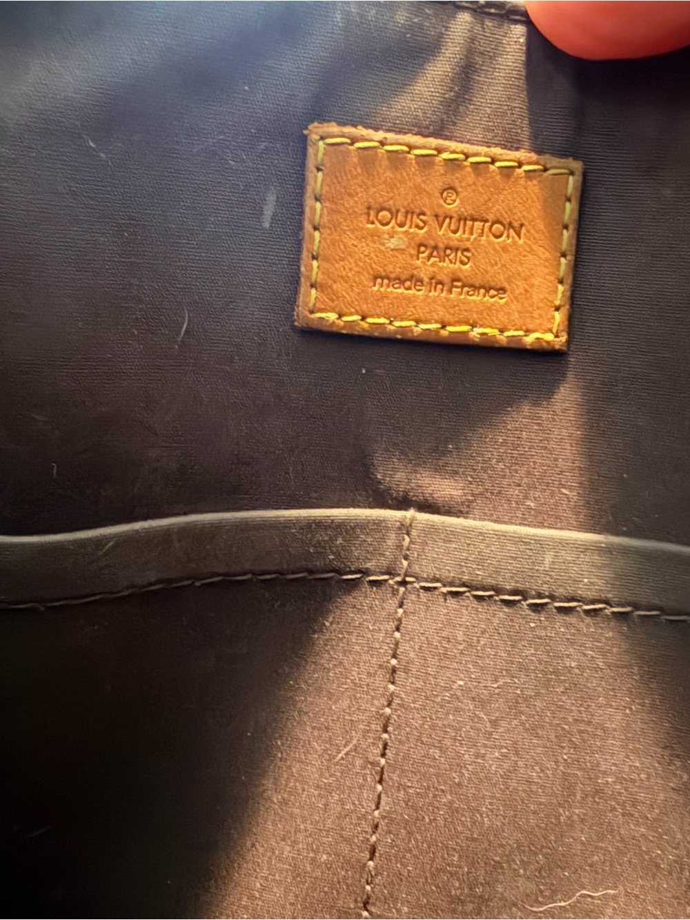 Louis Vuitton Vernis Alma PM Satchel in Rouge Fauviste Patent - Picture 5 of 10